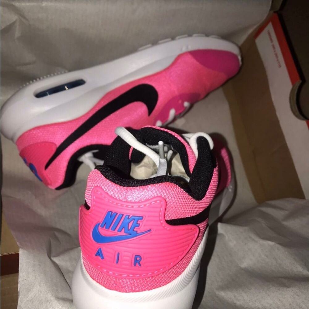 Nike air girls pink shoes - Picture 2 of 2